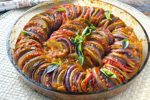 Fırında Etsiz Sebze Kebabı Tarifi: Kızartmadan Lokum Gibi Pişiyor