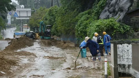 Japonya’da Rekor Yağış Felaketi: Sel ve Heyelanlar Hayatı Olumsuz Etkiledi