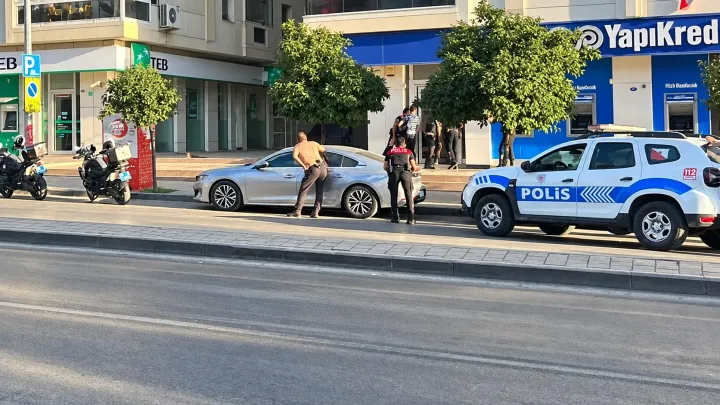 İzmir’de Güpegündüz Banka Soygunu Girişimi: Polis Bankanın Çevresini Sardı