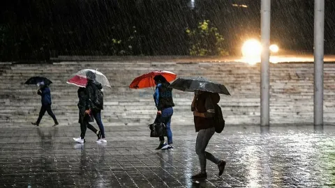 Meteoroloji’den 12 İl İçin Kuvvetli Sağanak Uyarısı: Sel ve Su Baskını Riskine Dikkat