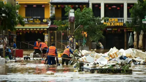Vietnam’da Sel ve Heyelan Felaketi: 3 Kişi Hayatını Kaybetti, 16 Binden Fazla Ev Sular Altında